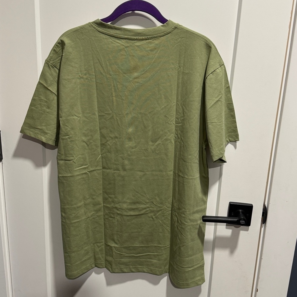 F Caw F Green Graphic V-Neck T-Shirt New - Picture 6 of 6